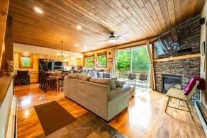 Whiteface Mountain Chalet: Luksus, Hot Tub, Dog Friendly, 1. 4 miles til Whiteface, Mountain Views, 16 sovepladser, Sauna, & Pejs - Image 4