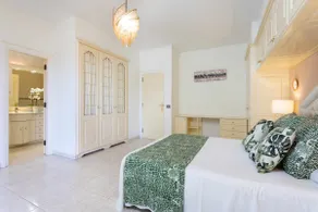 Villa Las Flores: 8000 m2 villa avec piscine privée et jardins - Image 3