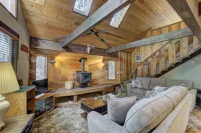 Lake Creek Retreat| Mt Rainier, WiFi, Woodstove - Image 3