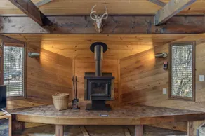 Lake Creek Retreat| Mt Rainier, WiFi, Woodstove - Image 4