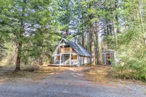 Lake Creek Retreat| Mt Rainier, WiFi, Woodstove - Image 2