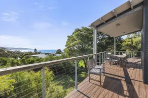 Amaroo - Coastal Stay with Ocean Views - Image 2