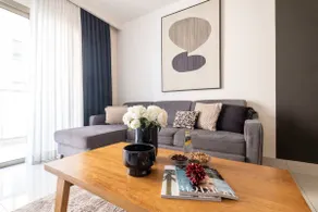 Spacious 2 bedrooms+parking in city center - Image 4