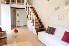 Sunshine Home - Peaceful Garden Escape & Parking - Image 3