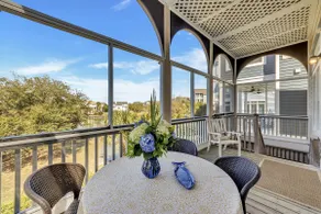 4bd / 4ba Ocean Point Home, 2 min d’accès et 4 min de plage! Piscine communautaire! - Image 4
