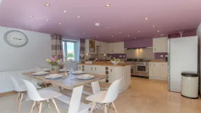 Beach Breeze Cottage - 3 Bed - Image 4
