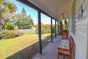Beachside Cottage at Blacksmiths - Image 3