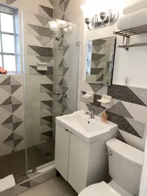 South Beach! #4, 2 Queen Beds, Futon, FREE Parking - Image 2