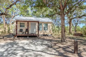 Cabins at Flite Acres - Coyote Cabin - Image 3