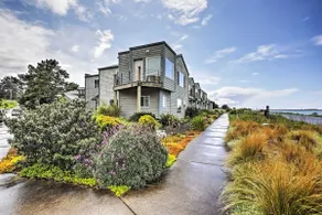 Waterfront Oregon Abode w/ Balcony & Ocean Views! - Image 2