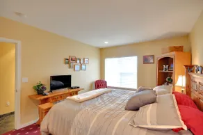 Waterfront Oregon Abode w/ Balcony & Ocean Views! - Image 5