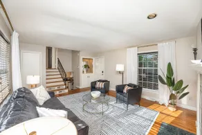 Close 2 Southpark Pet Friendly w Fenced-In Yard - Image 3