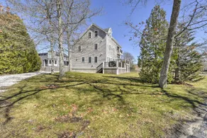 Multi-level Marion House: Loft, Deck + Ocean Views - Image 2