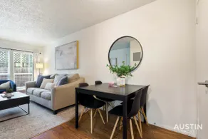 Central Austin 2 Story Apt | Sleeps 4 + Free Prkg - Image 4