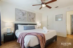 Central Austin 2 Story Apt | Sleeps 4 + Free Prkg - Image 2