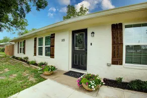 Casablanca Waco 5 mins from Baylor and Magnolia with Hot Tub,Firepit, Pet Friendly - Image 3