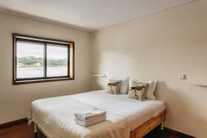 Douro Riverfront 2BR with Private Terrace & Garage - Image 4