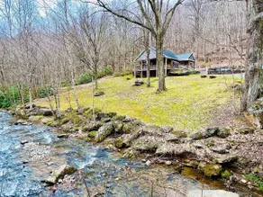 Private 3BR / 2BA, Whirlpool, Feuerstelle, Rushing Stream, WIFI, Wrap Around Veranda - Image 2