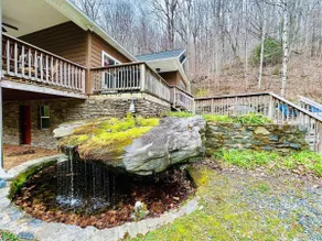 Private 3BR / 2BA, Whirlpool, Feuerstelle, Rushing Stream, WIFI, Wrap Around Veranda - Image 5
