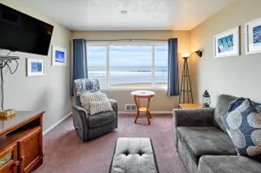 \"Ships & Giggles\" - Beachfront Beauty med tillgång till poolen! - Image 2
