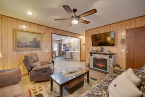 Lakefront Cabin w / 32 'Dock + Row & Paddle Både! - Image 4