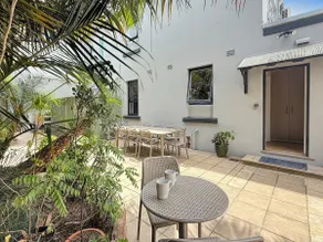 Cute 1 bedroom with sunny courtyard garden - Image 2