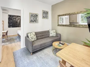 Cute 1 bedroom with sunny courtyard garden - Image 5