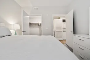 High End 2-BR Menlo Park + Outdoor Lounge - Image 4