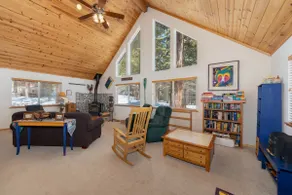Wolf Den -Game Room & Free Pool Access! - Image 5