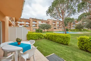 Ground floor w garden & pool - 3 Rooms - Image 2