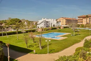 Renovated, seaview, top floor, communal pool - 3R - Image 2