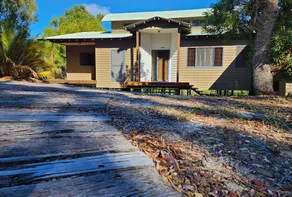 Our Beach House Kingfisherbay - Image 5