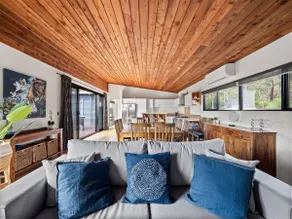 Big Rock Dreaming Bush Retreat w Stylish Comforts - Image 2