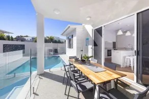 Waves Beach House - Image 2