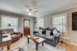 Charming bungalow, deck & fire pit - Image 3