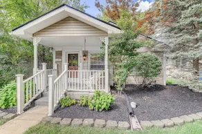 Charming bungalow, deck & fire pit - Image 2