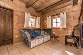 Chalet with sauna & whirlpool tub. - Image 3