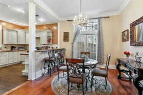 Enormous Sunny Historic NOLA Victorian - Image 5