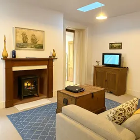 Bostane Cottage on West Hobart Hill - Image 3