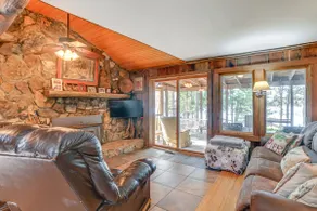 Screened Porch! Lakefront Gem in Boyd's Branch Bay - Image 4