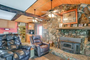 Screened Porch! Lakefront Gem in Boyd's Branch Bay - Image 5