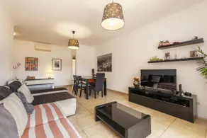 C02 - Luxury 3 Bed With Pool View - Image 5