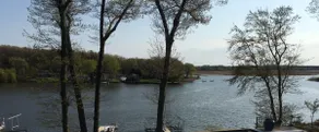 Private large yard close to town hot tub Lake - Image 2