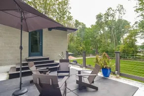 Private large yard close to town hot tub Lake - Image 5