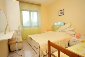 A-834-b One bedroom apartment with terrace and sea - Image 4