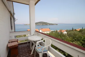 A-834-b One bedroom apartment with terrace and sea - Image 2
