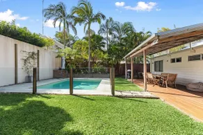 Beach House in Central Sunshine Beach Pool Pets ok - Image 5