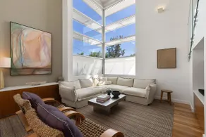 Anna Superbly Stylish Luxury Townhouse - Image 3