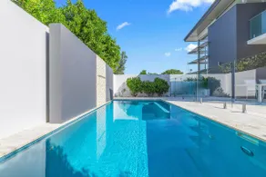 Anna Superbly Stylish Luxury Townhouse - Image 4