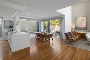 Anna Superbly Stylish Luxury Townhouse - Image 2